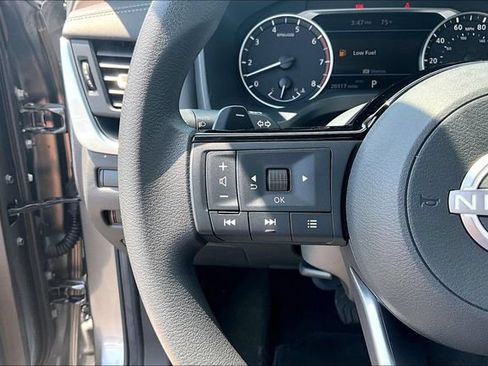 Used 2023 Nissan Rogue SV AWD/4WD image 16
