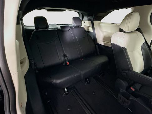 Used 2026 Toyota Sienna Limited FWD image 18