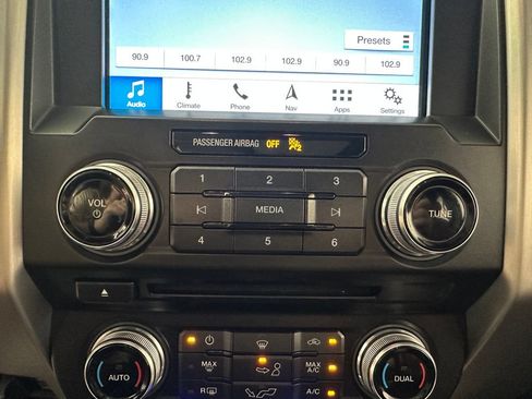 Used 2018 Ford F150 Platinum w/ Equipment Group 701A Luxury AWD/4WD image 34