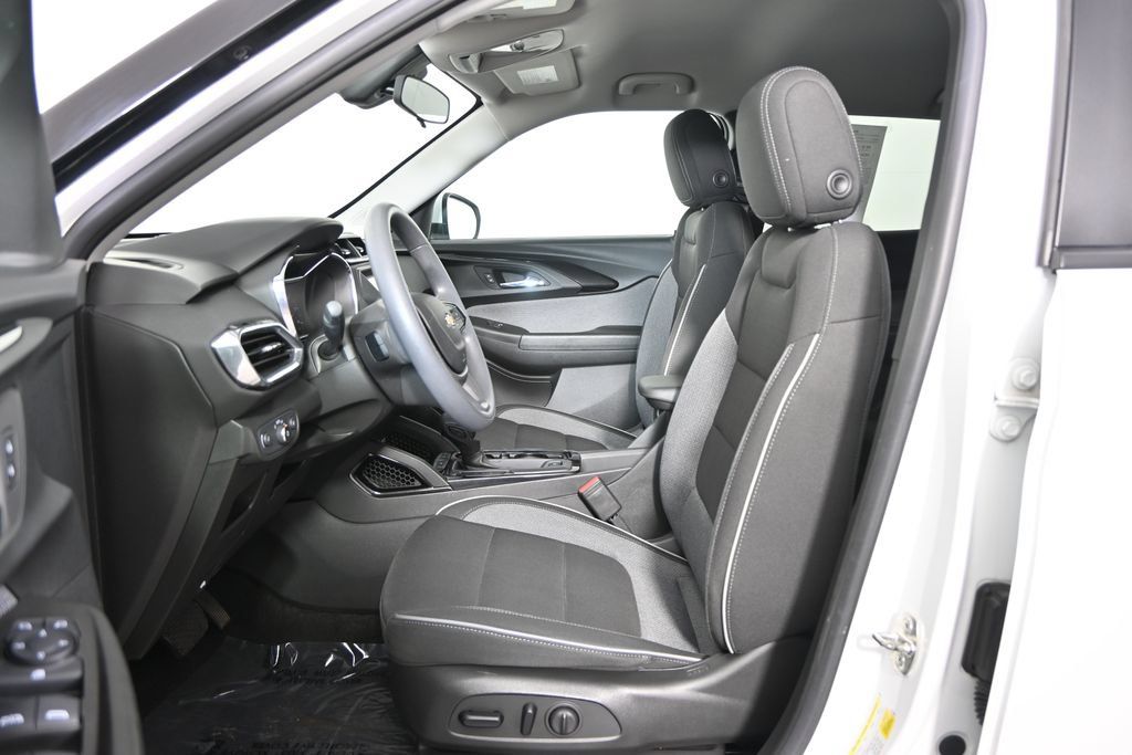 Used 2023 Chevrolet TrailBlazer LT AWD/4WD image 20
