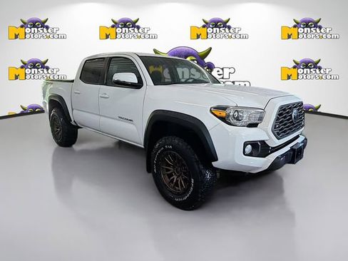 Used 2020 Toyota Tacoma TRD Sport AWD/4WD image 3