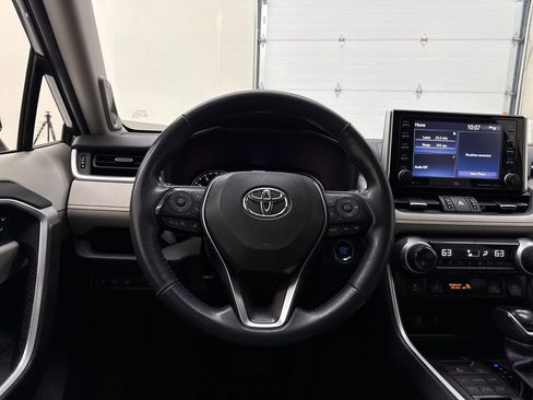 Used 2020 Toyota RAV4 XLE Premium AWD/4WD image 15