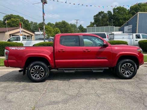 Used 2021 Toyota Tacoma TRD Sport w/ Technology Package AWD/4WD image 6