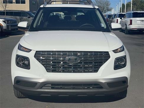 Certified 2025 Hyundai Venue SEL image 2