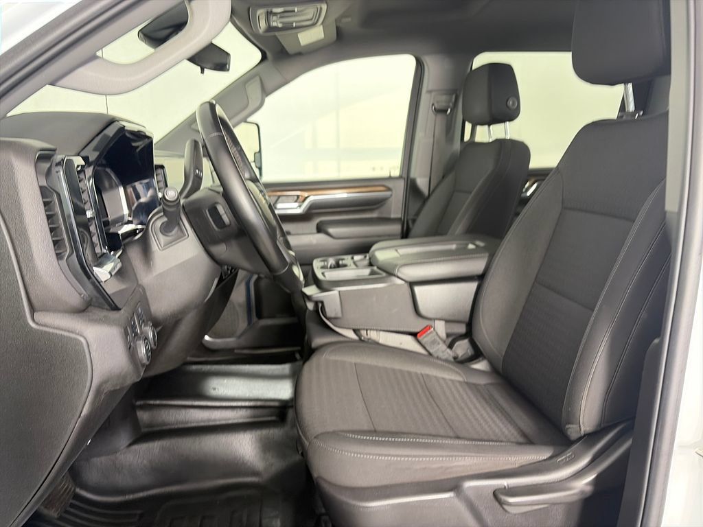 Used 2024 Chevrolet Silverado 3500 LT AWD/4WD image 11