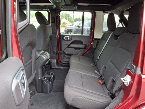 Used 2021 Jeep Wrangler Unlimited Sahara AWD/4WD image 11