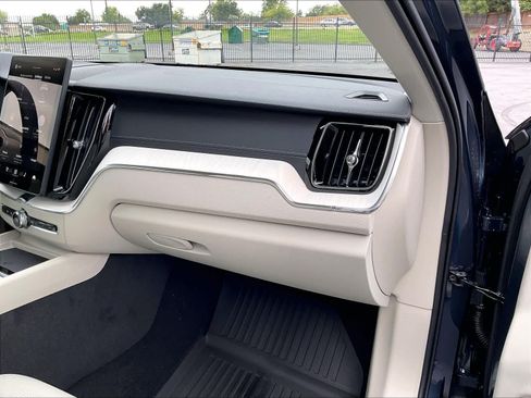 New 2026 Volvo XC60 T8 Ultra w/ Protection Package Premier AWD/4WD image 28