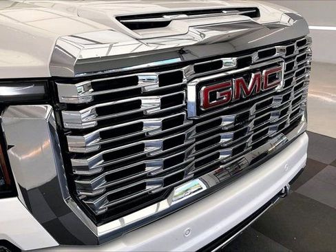 Used 2025 GMC Sierra 3500 Denali w/ Denali Reserve Package image 30