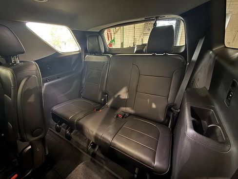 Used 2021 Chevrolet Traverse LT w/ LT Premium Package AWD/4WD image 19