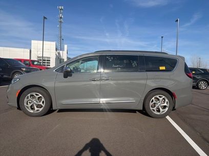 Used 2023 Chrysler Pacifica Limited