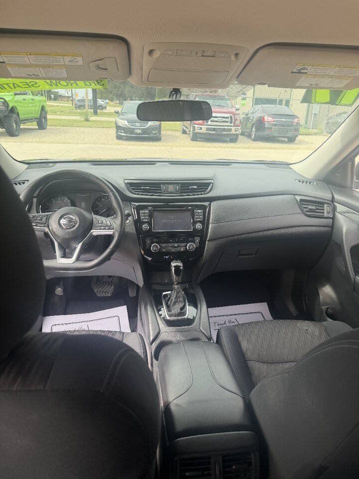 Used 2017 Nissan Rogue SV w/ SV Premium Package FWD image 16