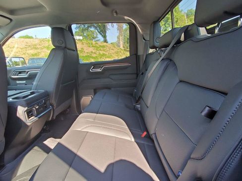 Used 2025 GMC Sierra 1500 Denali AWD/4WD image 5