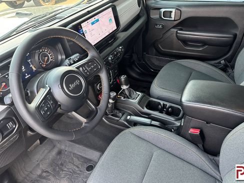 Used 2024 Jeep Wrangler Unlimited Sport AWD/4WD image 10