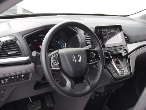 Used 2023 Honda Odyssey Touring image 17