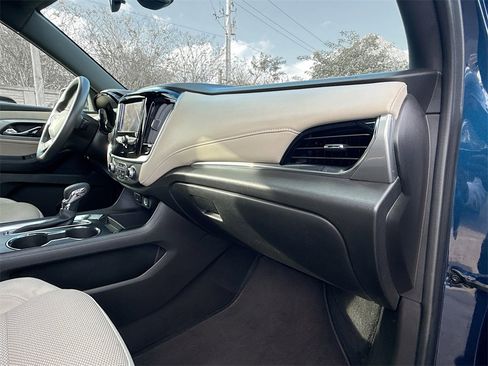 Used 2022 Chevrolet Traverse LS image 33