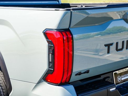 Used 2025 Toyota Tundra Limited AWD/4WD image 11