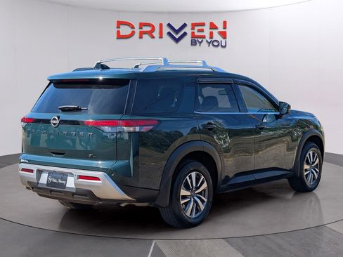 Used 2022 Nissan Pathfinder SL w/ SL Black Package image 5