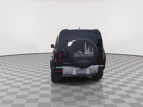 Used 2025 Land Rover Defender 110 S image 7