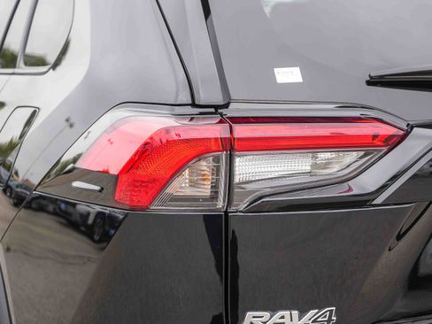 Used 2025 Toyota RAV4 XLE AWD/4WD image 10