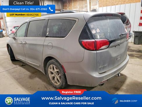 Used 2017 Chrysler Pacifica Touring-L w/ Tire & Wheel Group image 3