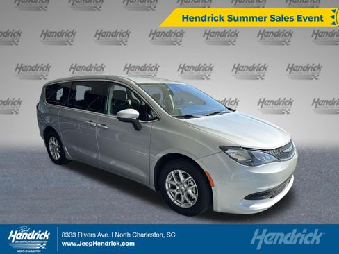 Used 2023 Chrysler Voyager LX FWD image 1