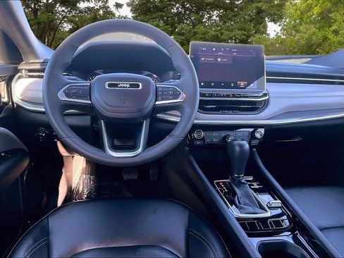 Used 2024 Jeep Compass Limited image 8