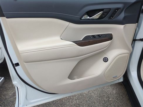 Certified 2022 GMC Acadia Denali w/ Denali Technology Package image 13