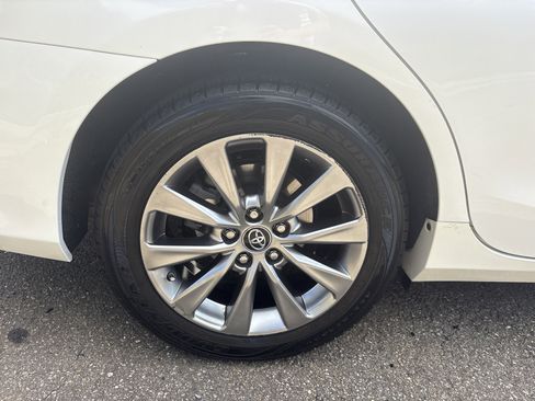 Used 2017 Toyota Camry XLE w/ Moonroof Package image 17