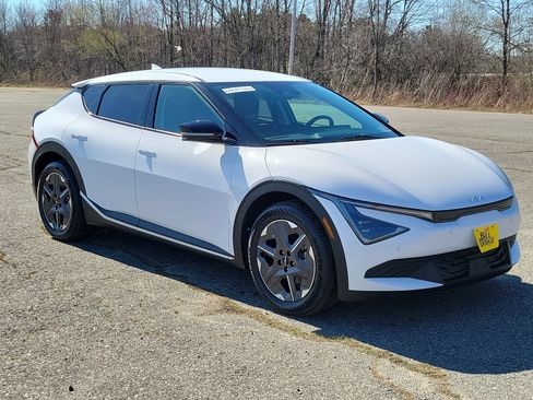 Used 2025 Kia EV6 Light AWD/4WD image 3