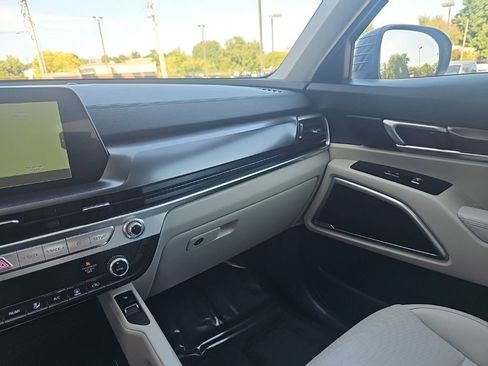 Used 2025 Kia Telluride S FWD image 21