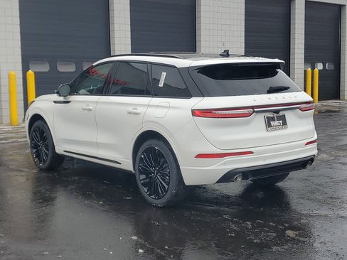 New 2026 Lincoln Corsair Premiere image 3