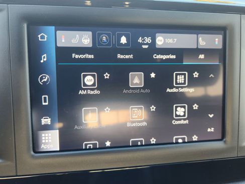 Used 2023 Chrysler Voyager LX image 42