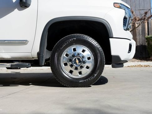 Used 2024 Chevrolet Silverado 3500 High Country w/ High Country Premium Package image 30