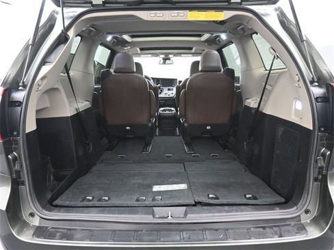 Used 2019 Toyota Sienna L image 38