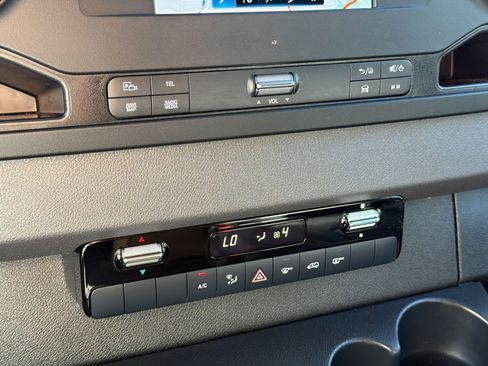 Used 2022 Mercedes-Benz Sprinter 2500 image 17