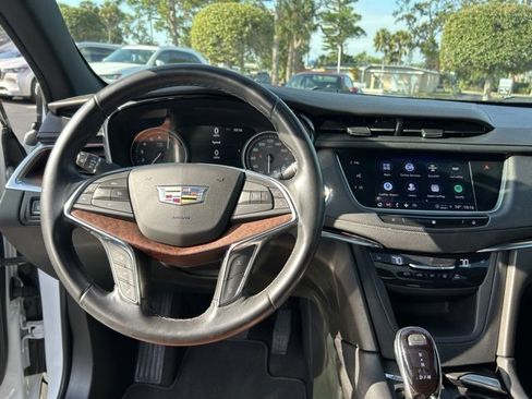 Used 2021 Cadillac XT5 Premium Luxury image 18