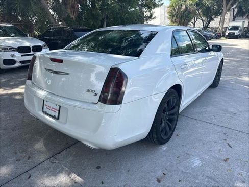 Used 2014 Chrysler 300 S RWD image 7