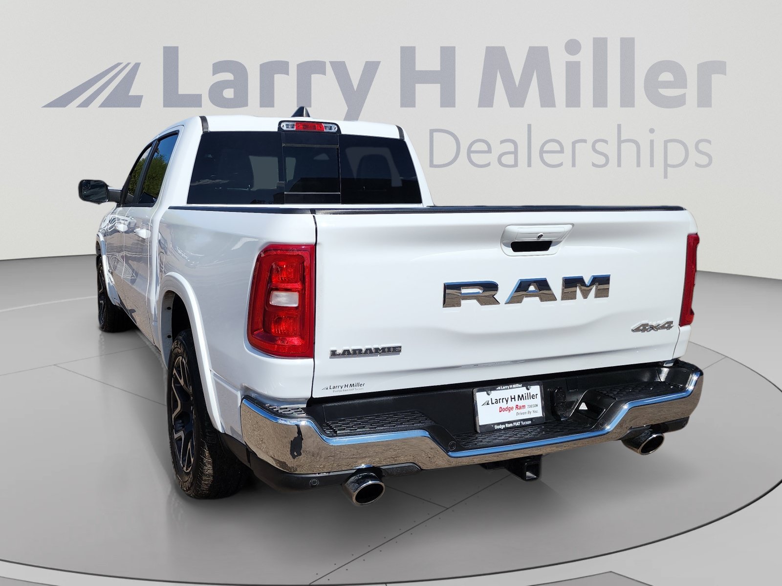 Used 2025 RAM 1500 Laramie AWD/4WD image 3