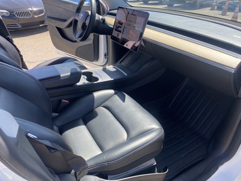 Used 2021 Tesla Model Y Long Range AWD/4WD image 24