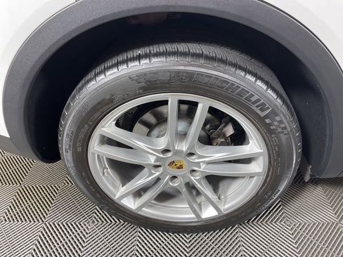 Used 2019 Porsche Cayenne Base image 13