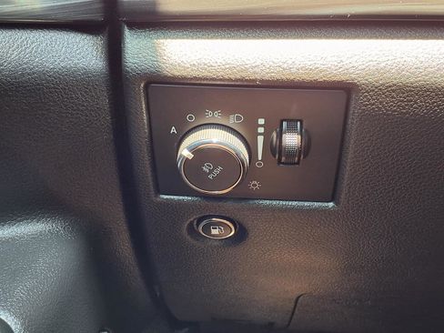 Used 2019 Jeep Grand Cherokee Laredo RWD image 11