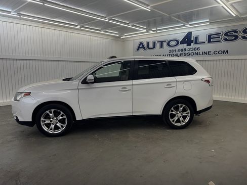 Used 2014 Mitsubishi Outlander SE image 8