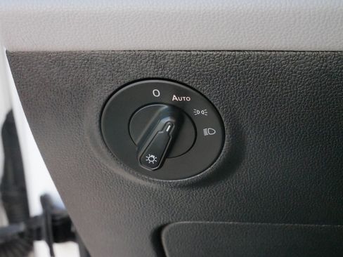 Certified 2022 Volkswagen Taos SE image 26