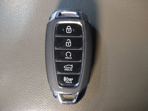 Used 2021 Hyundai Elantra SEL w/ Convenience + Premium Package FWD image 32