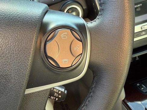 Used 2012 Toyota Camry XLE w/ Leather Pkg image 21