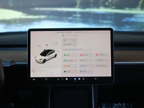 Used 2020 Tesla Model 3 Standard Range Plus image 15