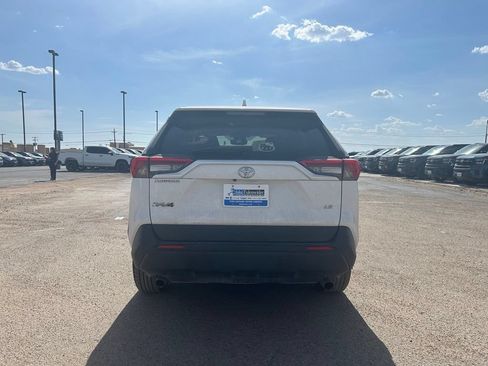 Used 2022 Toyota RAV4 LE FWD image 3