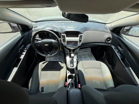 Used 2011 Chevrolet Cruze LT image 14