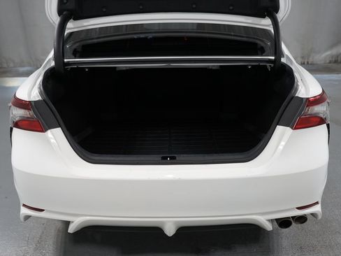 Used 2022 Toyota Camry SE FWD image 32