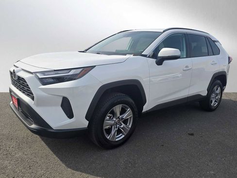 Used 2025 Toyota RAV4 XLE image 7